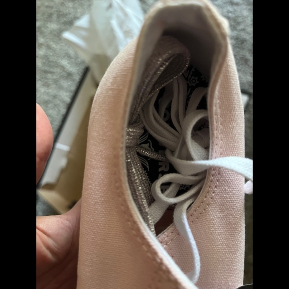 ✨ 3x HP ✨ BNIB ✨ LE ✨ Smiley Miley Cyrus Short/Classic Sneakers ✨ - Picture 11 of 15